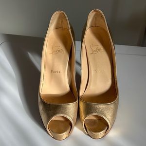 Christian Louboutin Gold Leather Very Prive Peep Toe Heels